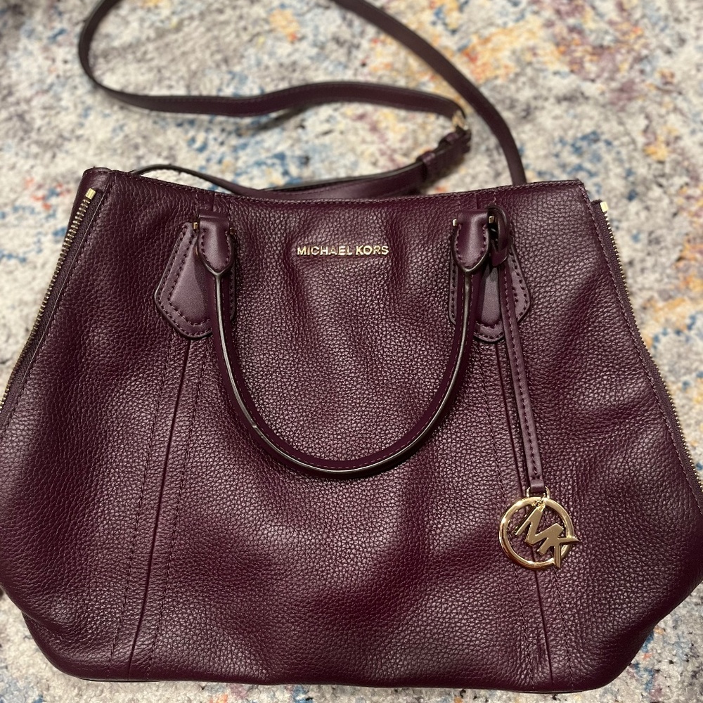 Medium shoulder bag